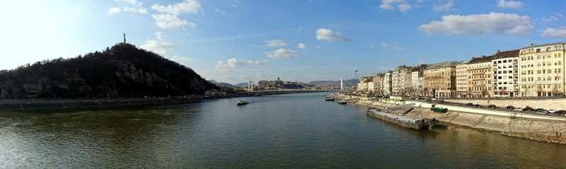Blick von der Freiheitsbrücke auf die Donau