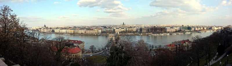 Blick von der Burg auf die Donau mit der Kettenbrücke
