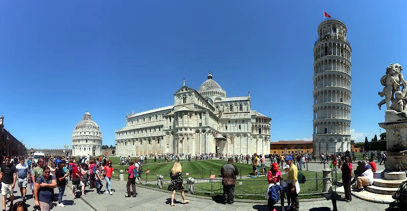 Der Piazza dei Miracoli in Pisa