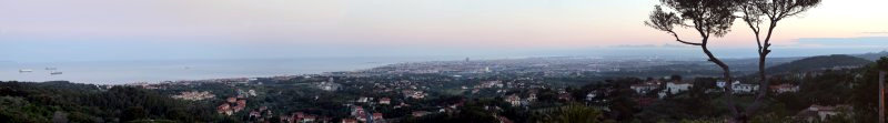 Livorno und das Meer im Morgenlicht