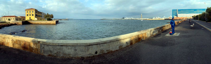 15.10.2019 - Livorno - Blick über die Promenade mit der Bud Spencer Statue