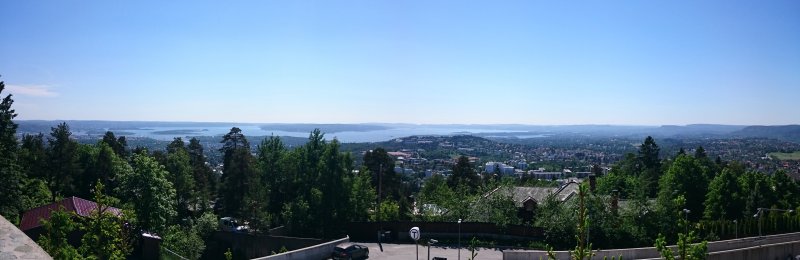 04.06.2016 - Der Blick auf Oslo und den Fjord von der T-Bane Station Holmenkollen