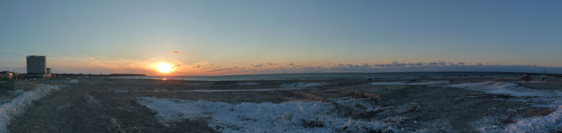 Sonnenuntergang am Ostseestrand von Warnemünde