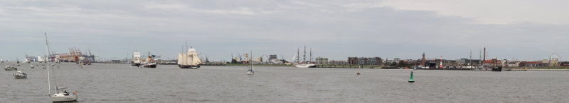 Blick über die Weser auf Bremerhaven