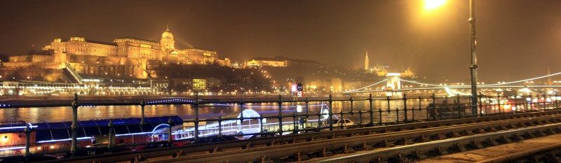 15.12.2014 - Budapest - Blick hoch zur Burg und zur Kettenbrücke